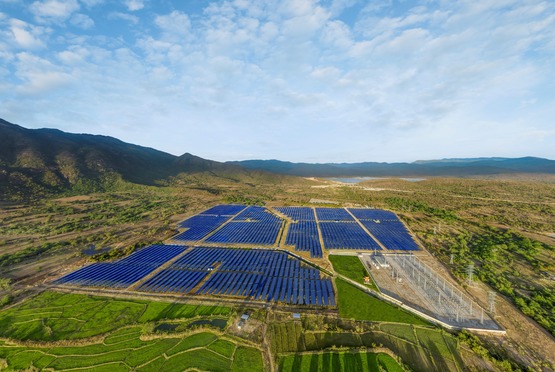 Khánh thành nhà máy điện mặt trời đầu tiên