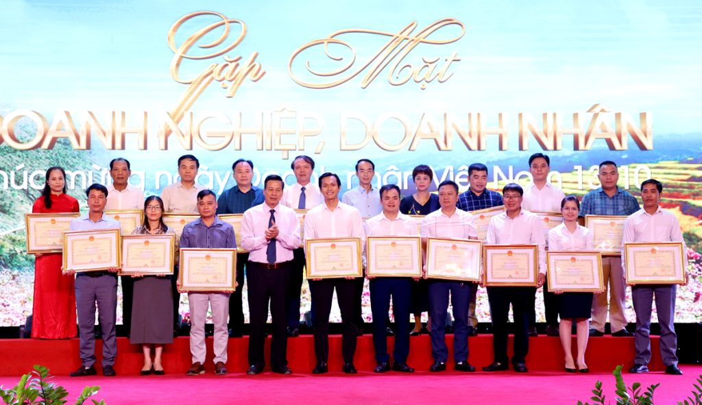 UBND tỉnh Hà Giang tặng bằng khen cho thủy điện Sông Lô 4