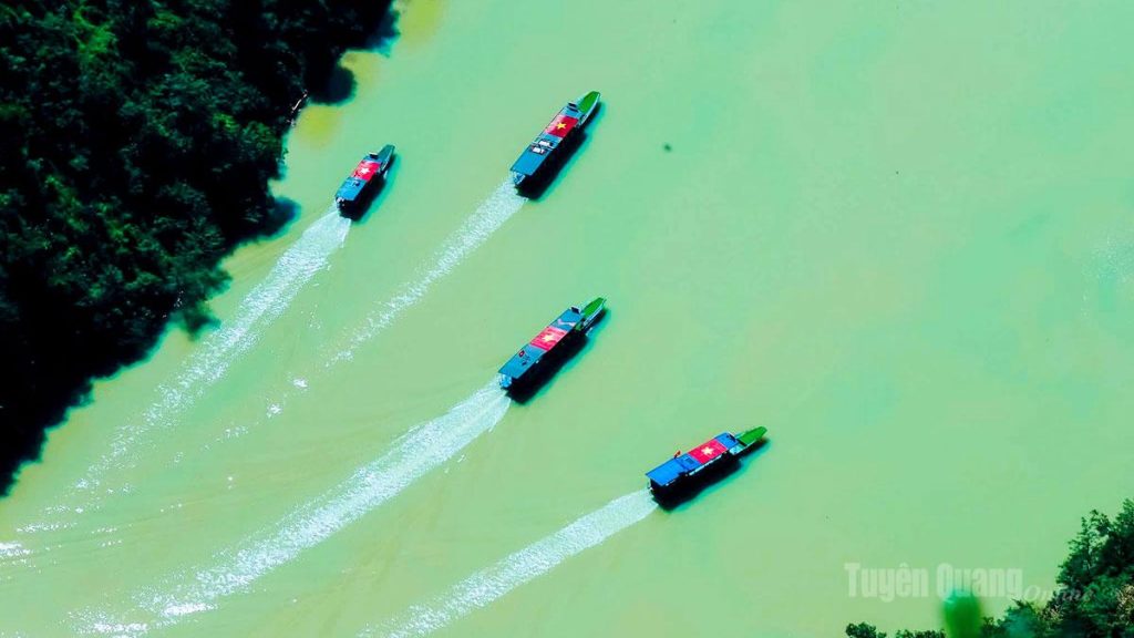 Xuân về trên dòng Nho Quế