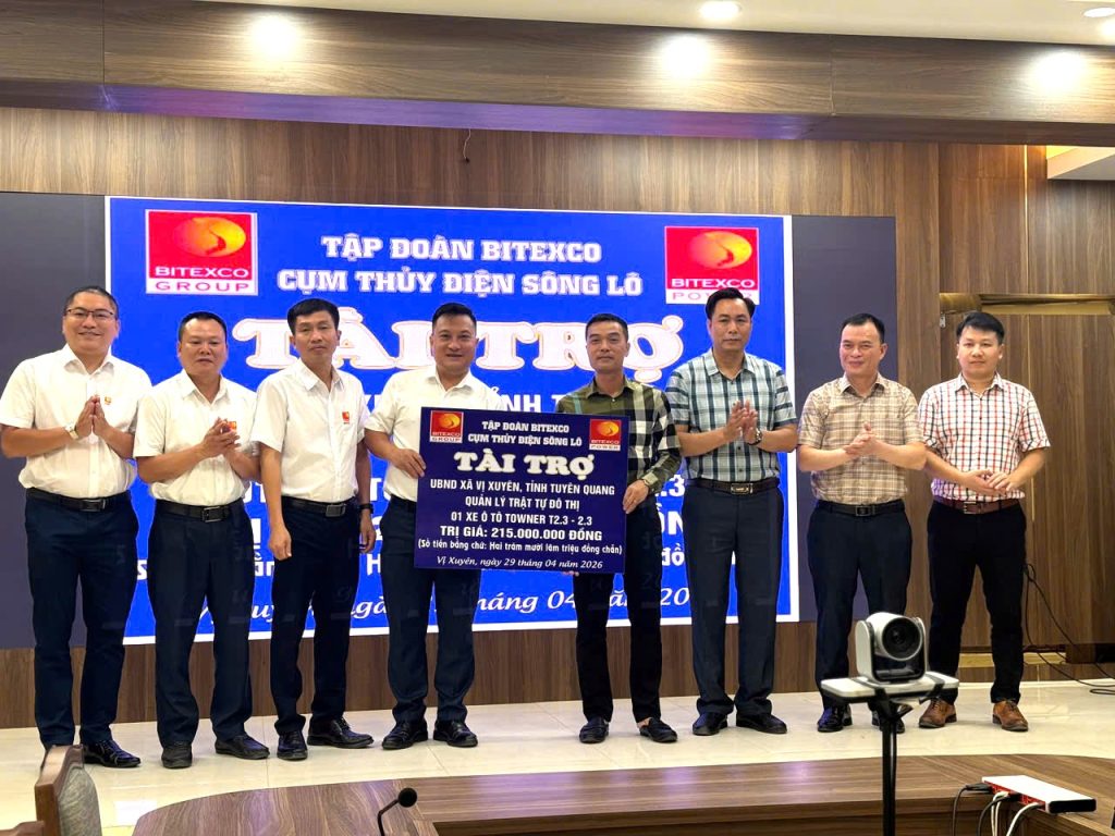 Cụm thủy điện Sông Lô trao tặng xã Vị Xuyên xe ô tô tải phục vụ quản lý trật tự đô thị