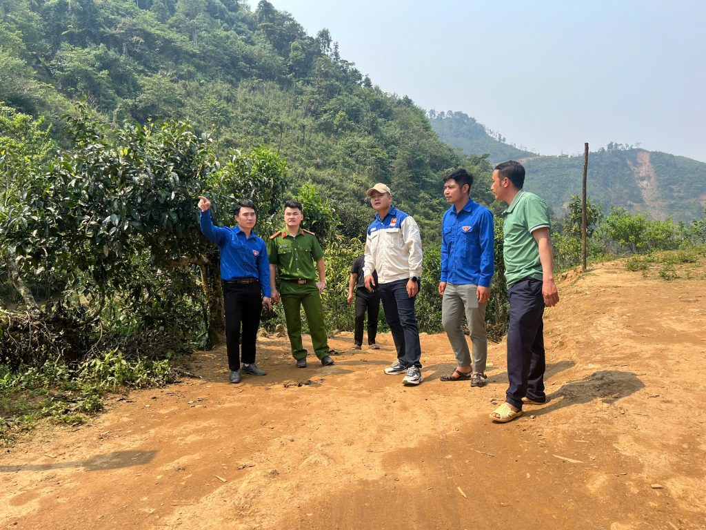 Truyền cảm hứng: Đoàn thanh niên thủy điện Văn Chấn thắp sáng rẻo cao Làng Mảnh