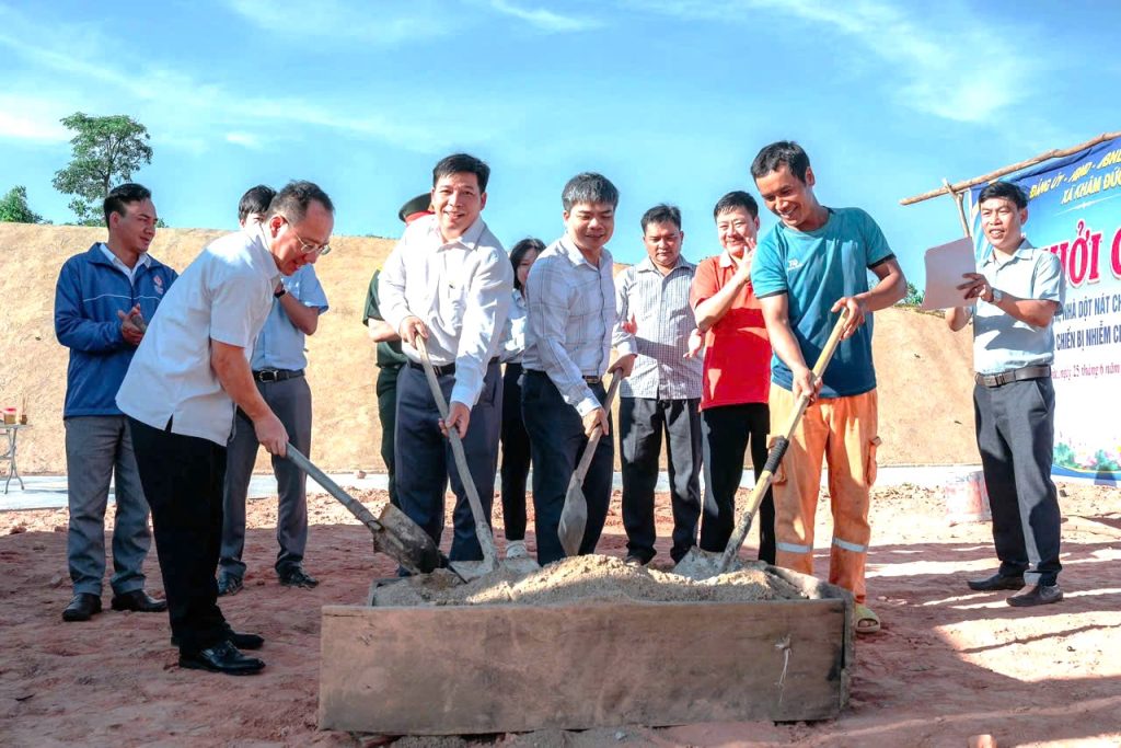 Góp 1 tấn xi măng xây nhà Đại đoàn kết cho gia đình bị ảnh hưởng chất độc da cam