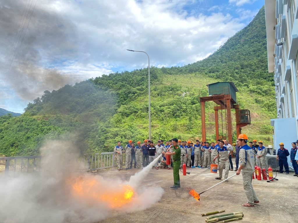 Cụm thủy điện Nậm Mức, Long Tạo huấn luyện phòng cháy, chữa cháy và cứu nạn, cứu hộ