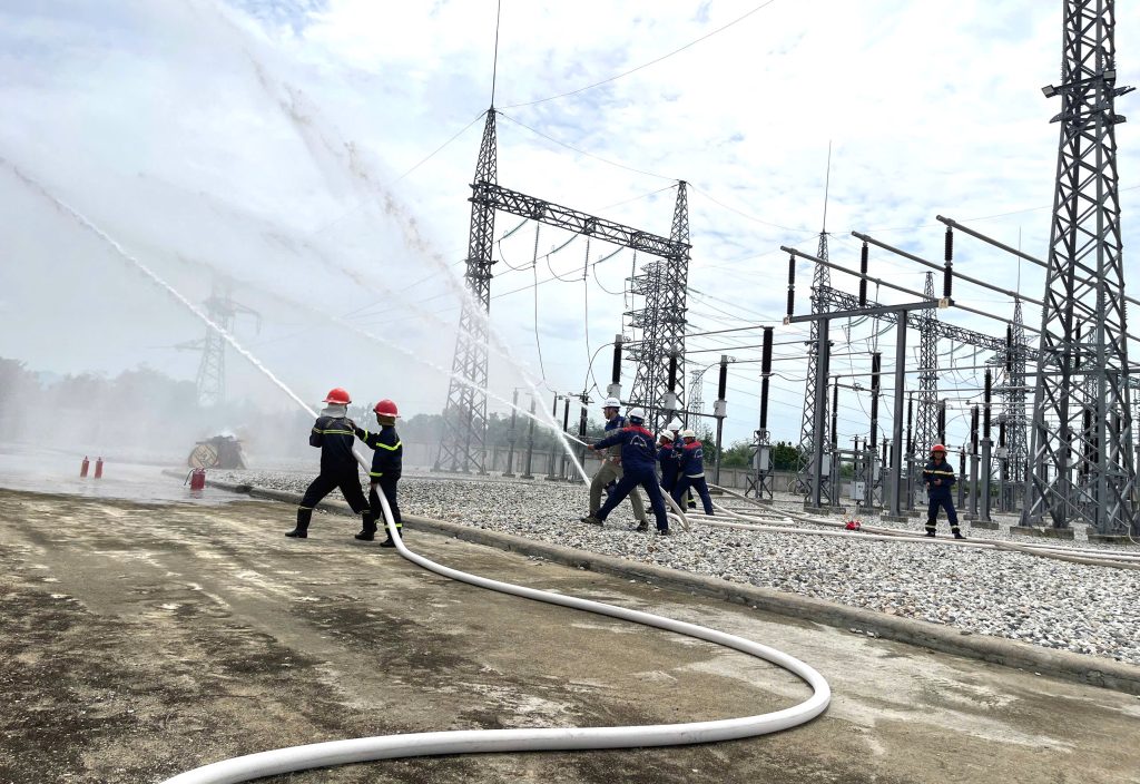 Điện mặt trời Nhị Hà diễn tập nâng cao năng lực ứng phó sự cố cháy, nổ năm 2026