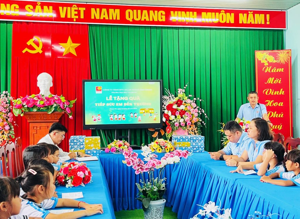 Điện mặt trời Nhị Hà tiếp sức học sinh vượt khó trước thềm năm học mới 2026 – 2027
