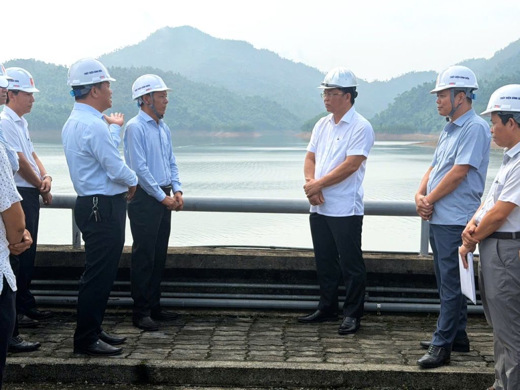 Chủ tịch UBND TP Huế Lê Trí Thanh kiểm tra thực địa tại hồ Bình Điền và Tả Trạch